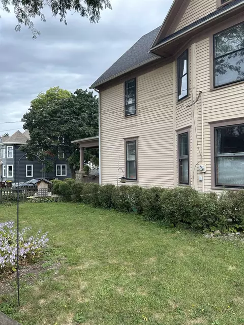 Exterior - 203 E Jefferson St, Freeport, IL 61032 photo 6 of 7