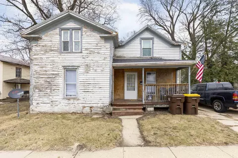 1247 S Chicago Ave, Freeport, IL 61032