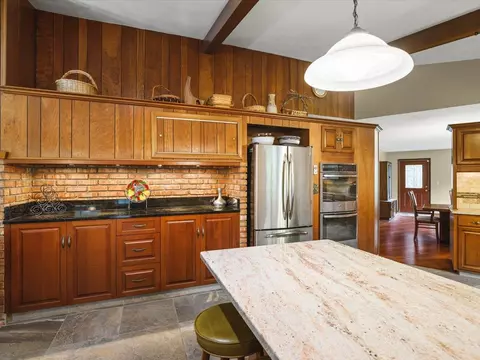 Kitchen - 7380 Kinnikinnick Dr, Roscoe, IL 61073 photo 4 of 11