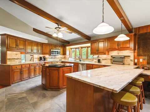 Kitchen - 7380 Kinnikinnick Dr, Roscoe, IL 61073 photo 2 of 11