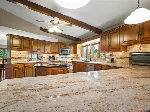 Kitchen - 7380 Kinnikinnick Dr, Roscoe, IL 61073 photo 5 of 11