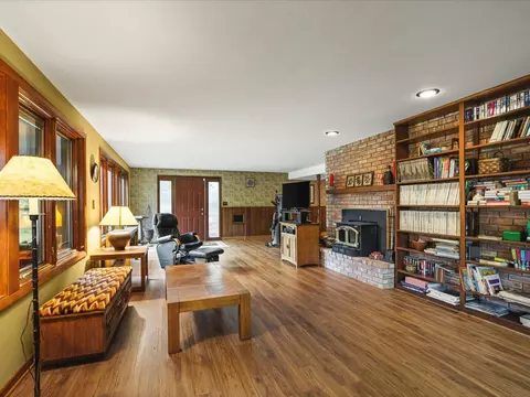 Living - 7380 Kinnikinnick Dr, Roscoe, IL 61073 photo 4 of 4