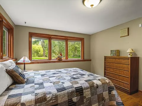 Bedroom - 7380 Kinnikinnick Dr, Roscoe, IL 61073 photo 5 of 8