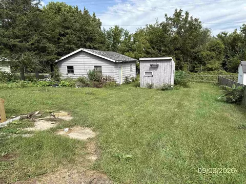 Exterior - 620 W Ringold St, Freeport, IL 61032 photo 3 of 4