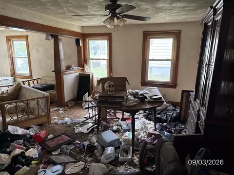 Living - 620 W Ringold St, Freeport, IL 61032 photo 1 of 1