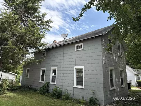 Exterior - 620 W Ringold St, Freeport, IL 61032 photo 2 of 4
