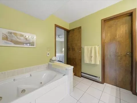Bath - 1024 Eustace, Dixon, IL 61021 photo 1 of 3