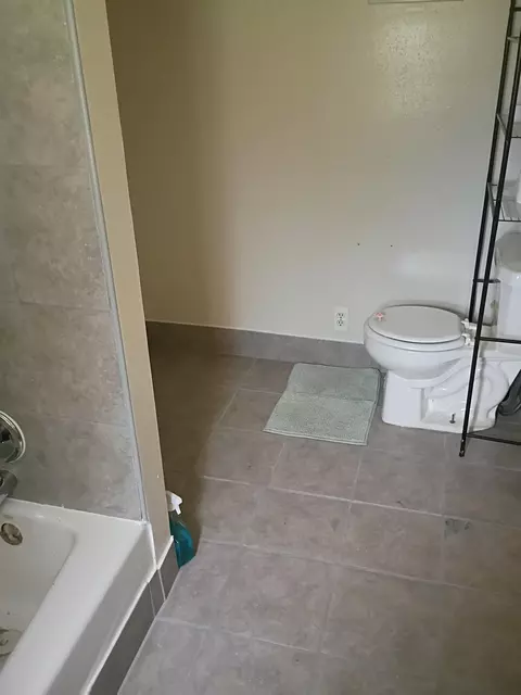 Bath - 12096 Saunders Rd, Pecatonica, IL 61063 photo 3 of 3
