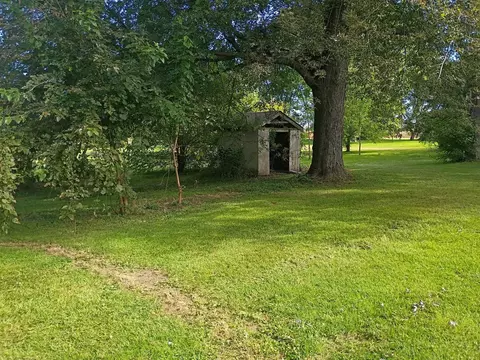 Exterior - 12096 Saunders Rd, Pecatonica, IL 61063 photo 7 of 12