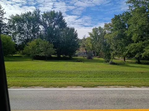 Exterior - 12096 Saunders Rd, Pecatonica, IL 61063 photo 4 of 12