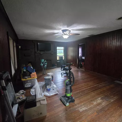 Living - 12096 Saunders Rd, Pecatonica, IL 61063 photo 1 of 1
