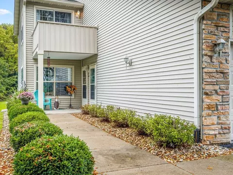 Exterior - 5632 Andrews Dr, Roscoe, IL 61073 photo 5 of 6