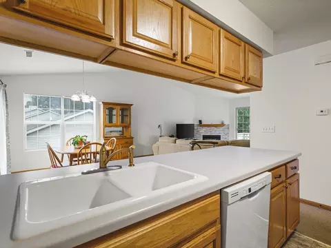 Kitchen - 5632 Andrews Dr, Roscoe, IL 61073 photo 4 of 4