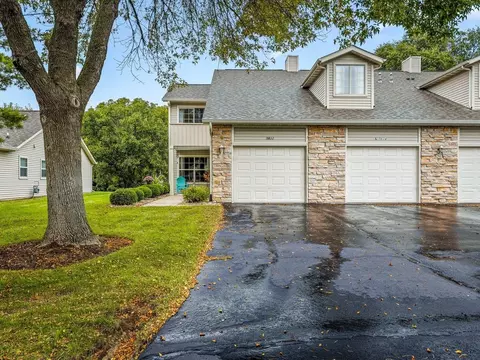 Exterior - 5632 Andrews Dr, Roscoe, IL 61073 photo 3 of 6