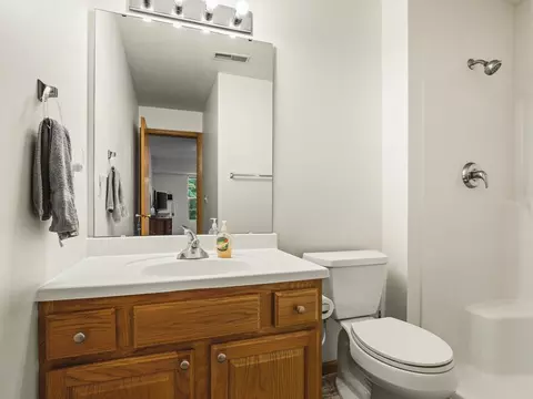 Bath - 5632 Andrews Dr, Roscoe, IL 61073 photo 1 of 2