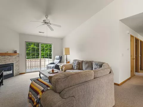 Living - 5632 Andrews Dr, Roscoe, IL 61073 photo 2 of 3