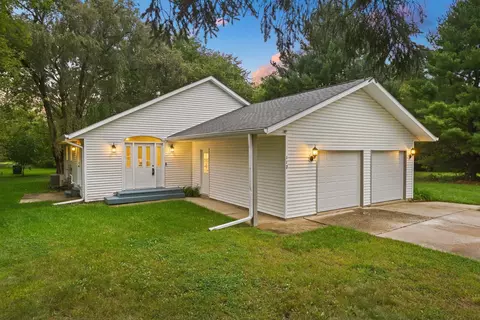 112 SE Liverpool Dr, Poplar Grove, IL 61065