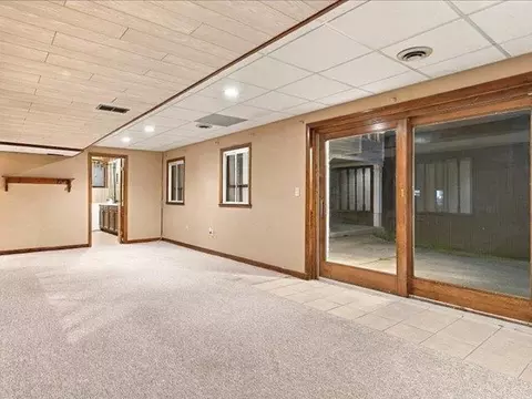 Living - 1113 Beech Dr, Dixon, IL 61021 photo 6 of 6