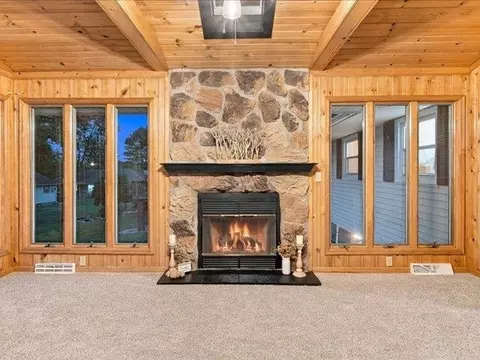 Living - 1113 Beech Dr, Dixon, IL 61021 photo 5 of 6