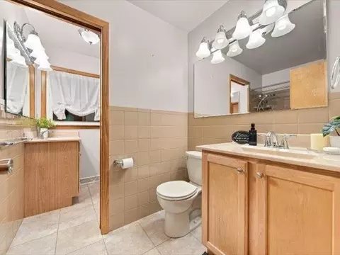 Bath - 1113 Beech Dr, Dixon, IL 61021 photo 2 of 3