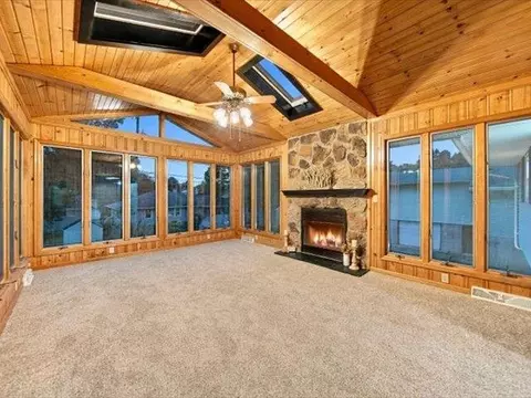 Living - 1113 Beech Dr, Dixon, IL 61021 photo 3 of 6