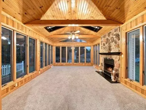 Living - 1113 Beech Dr, Dixon, IL 61021 photo 2 of 6