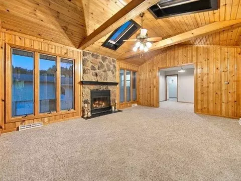 Living - 1113 Beech Dr, Dixon, IL 61021 photo 4 of 6