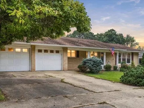 Exterior - 1113 Beech Dr, Dixon, IL 61021 photo 2 of 3