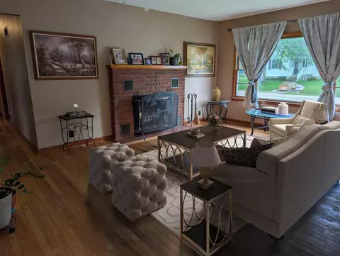 Living - 1414 Nan St, Dixon, IL 61021 photo 1 of 1