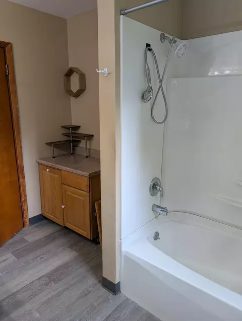Bath - 1414 Nan St, Dixon, IL 61021 photo 2 of 2