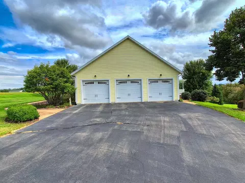 Exterior - 23-37 Broadview, Lanark, IL 61046 photo 10 of 14