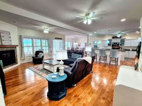 Living - 23-37 Broadview, Lanark, IL 61046 photo 3 of 3