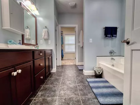 Bath - 23-37 Broadview, Lanark, IL 61046 photo 2 of 6