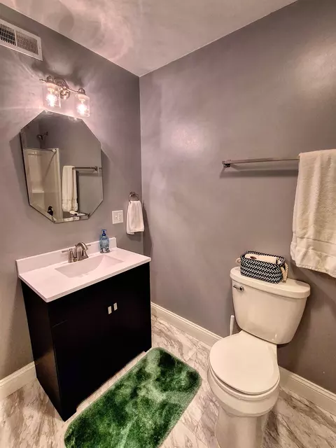 Bath - 23-37 Broadview, Lanark, IL 61046 photo 5 of 6