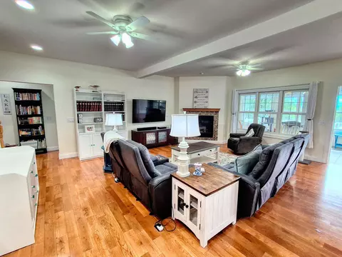 Living - 23-37 Broadview, Lanark, IL 61046 photo 2 of 3
