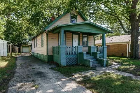 2612 S 6th St, Rockford, IL 61109
