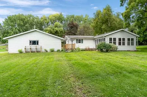 Exterior - 8731 Elevator Rd, Roscoe, IL 61073 photo 6 of 9
