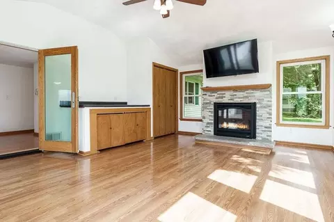 Living - 8731 Elevator Rd, Roscoe, IL 61073 photo 7 of 8