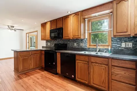 Kitchen - 8731 Elevator Rd, Roscoe, IL 61073 photo 2 of 5