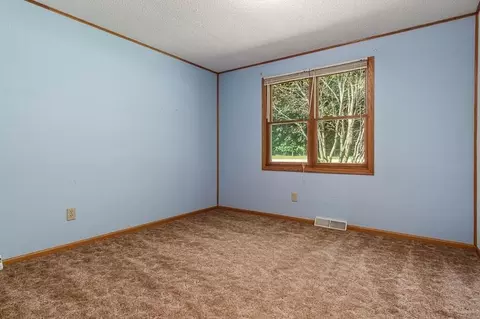 Bedroom - 8731 Elevator Rd, Roscoe, IL 61073 photo 4 of 10