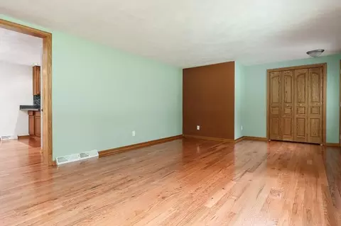 Living - 8731 Elevator Rd, Roscoe, IL 61073 photo 4 of 8