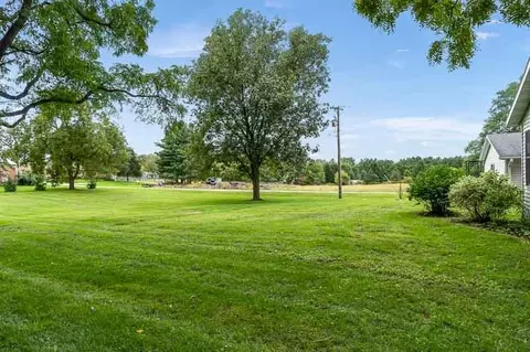Exterior - 8731 Elevator Rd, Roscoe, IL 61073 photo 7 of 9