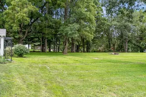 Exterior - 8731 Elevator Rd, Roscoe, IL 61073 photo 8 of 9