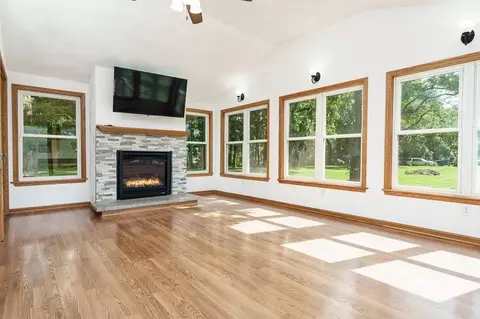 Living - 8731 Elevator Rd, Roscoe, IL 61073 photo 6 of 8