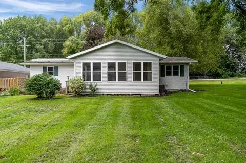 Exterior - 8731 Elevator Rd, Roscoe, IL 61073 photo 5 of 9