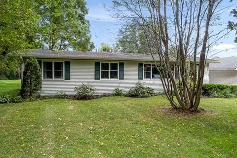 Exterior - 8731 Elevator Rd, Roscoe, IL 61073 photo 2 of 9