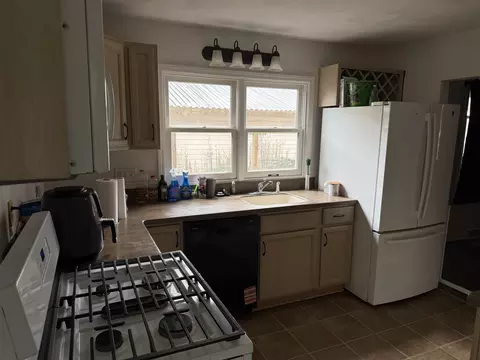 14 Monroe Ct, Freeport, IL 61032 photo 3