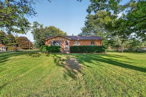 12605 N 2nd St, Roscoe, IL 61073
