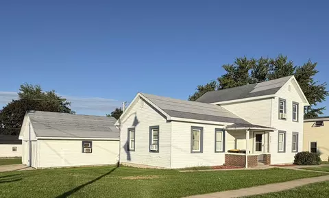217 W Railroad St, Lena, IL 61048