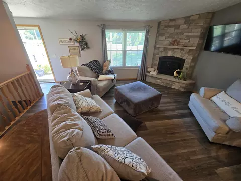 Living - 8 A137 Revere Ct, Apple River, IL 61001 photo 2 of 3